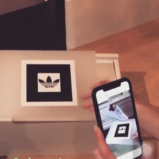 Adidas kiterejesztett valóság (AR) kampány